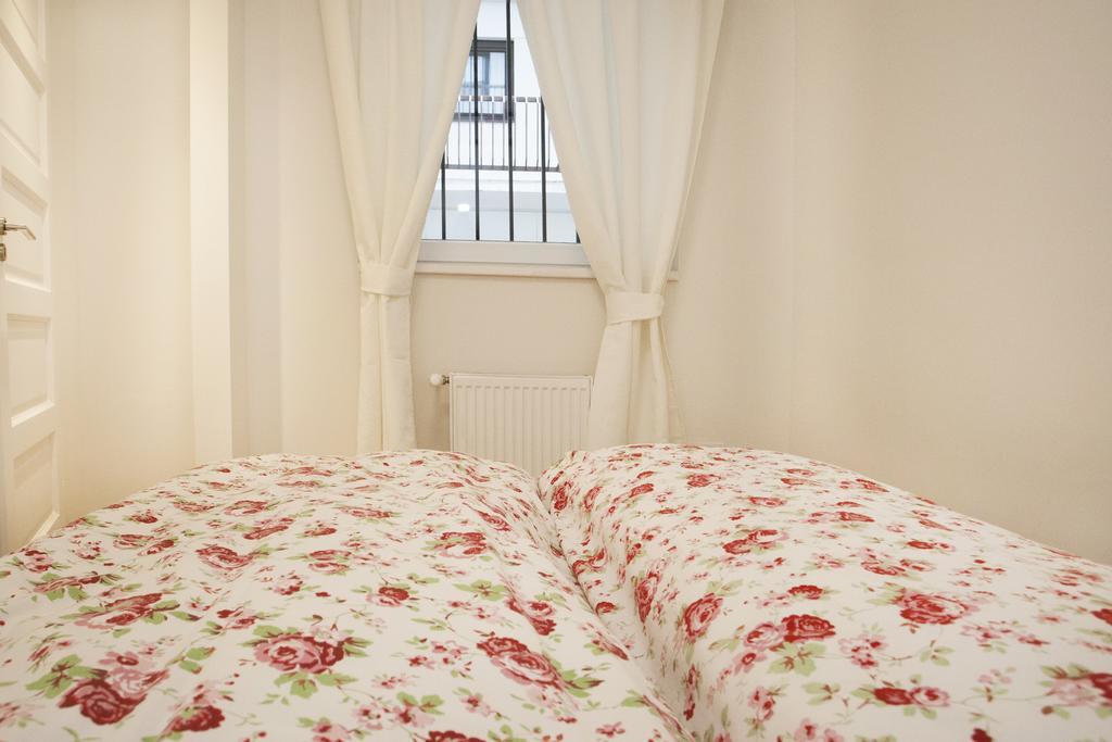 Ilona 2 Bedrooms Apartment In The Center Budapest Esterno foto